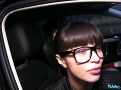 Sucer une bite, Brunette brune, Voiture, Éjaculation interne, Tchèque, De plein air, Pov, Russe