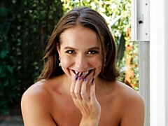 Gros cul, Grosse bite, Gros seins, Brunette brune, En levrette, Interracial, Maigrichonne, Adolescente