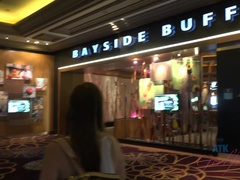 Bad, Braunhaarige, Freundin, Absätze, Lesbisch, Muschi, Kurzes haar, Entkleiden