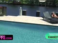 18 летние, Большая жопа, Бикини, Оргазм, От первого лица, Киски, Молоденькие, Втроем