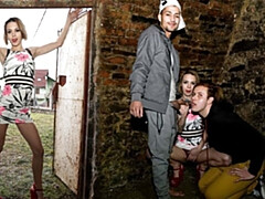 Anal, Bisexuelle, Sucer une bite, Couple, En levrette, Double pénétration, Petite femme, Plan cul à trois