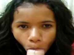 18 jaar, Grote lul, Grote mammen, Pijpbeurt, Sperma, Sperma in gezicht, Slikken, Tiener