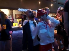 ブロンド, 衣服着たままセックス, ダンス, 異人種間, なめる, オナニー, オージー, パーティ