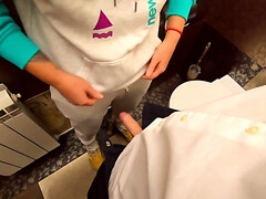 Amateur, Éjaculation interne, Culottes ou slips, Pov, Public, Chatte, Toilettes, Mouillée