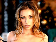 Cute model HolyMolly demonstrates her absolutely stunning body