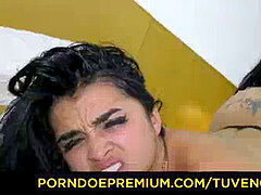 Morena, Penetracion con dedos, Latina, Lesbiana, Lamidas, Coño, Tatuaje