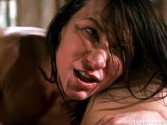 Asiatique, Brunette brune, Chinoise, Poilue, Lesbienne, Seins naturels, Piercing, Jupe