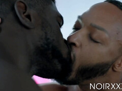 Grosser schwanz, Spermaladung, Kehlenfick, Schwanz, Hundestellung, Hardcore, Küssen, Flotter dreier