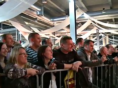 素人, 美女, 公共