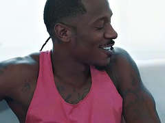 デカチン, 黒人, フェラチオ, イく瞬間, 黒人, 手コキする, 異人種間, タトゥー