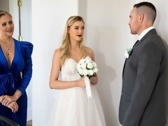 Блондинки, Платье, Пальцем, Лизание, Белье, Мастурбация, Натуральные сиськи, Стриптизерша