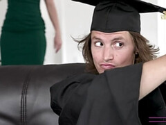 Queue, En levrette, Famille, Mère que j'aimerais baiser, Maman, Seins naturels, Jupe, Belle mère