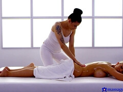 Блондинки, Чешки, Лесбиянка, Лизание, Массаж, Масло, Киски, Влажная