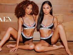 Cul, Sucer une bite, En levrette, 2 femmes 1 homme, Branlette thaïlandaise, Interracial, Adolescente, Plan cul à trois