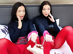 18 ans, Gros cul, Grosse bite, Gros seins, Sucer une bite, Brunette brune, Nylon, Adolescente