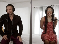 Gros cul, Clito, Lunettes, Branlette thaïlandaise, Embrassement, Naturelle, Petite femme, Nénés