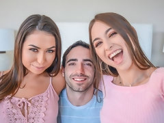 Sucer une bite, Brunette brune, 2 femmes 1 homme, Branlette thaïlandaise, Fille latino, Adolescente, Plan cul à trois