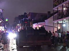 Lieveling, Grote mammen, Latijnse vrouw, Buiten, Openbaar, Softcore pornografie, Tatoeage, Tieten likken