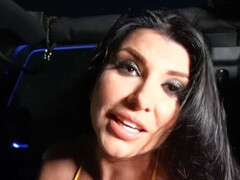 Sucer une bite, Voiture, Le plan cul à quatre, Bâillonner, Branlette thaïlandaise, Piercing, Maigrichonne, Nénés