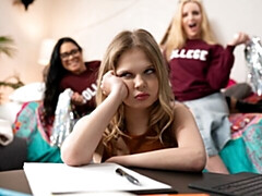 Grosse titten, Küssen, Lesbisch, Masturbation, Muschi, Entkleiden, Flotter dreier, Titten