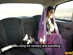 Brunette brune, Plantureuse, Tir de sperme, Branlette thaïlandaise, Interracial, Piercing, Pov, Mouillée