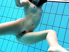 Tschechisch, Frau, Fetisch, Behaart, Pool, Öffentlich, Russisch, Titten