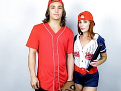 18 ans, Gros cul, Grosse bite, Sucer une bite, En levrette, Seins naturels, Adolescente, Nénés