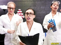 Amerikaans, Aziatisch, Universiteit, Harig, Handbeurt, Masturbatie, Kut duiken, Billekoek