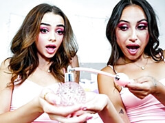 18 jahre, Grosser schwanz, Blasen, Hundestellung, Frau frau mann, Natürlichen titten, Jungendliche (18+), Titten