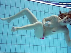 Underwater Show - trimmed pussy movie
