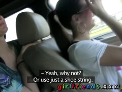 Enthousiasteling, Grote mammen, Bruinharig, Vingeren, Lesbisch, Masturbatie, Natuurlijk, Openbaar