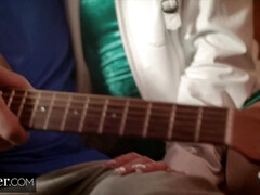 Sucer une bite, Brunette brune, Poilue, Léchez, Petite femme, Actrice du porno, Chevaucher, Rugueux