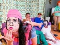 Hondjeshouding, Dubbele penetratie, Groep, Handbeurt, Keuken, Roodharige vrouw, Geschoren, Tatoeage