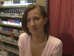 Blasen, Braunhaarige, Spermaladung, Milf, Natürlichen titten, Pov, Öffentlich, Rasiert