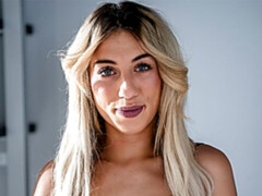 Grosse bite, Blonde, Sucer une bite, En levrette, Petite femme, Rasée, Jarretelles, Adolescente