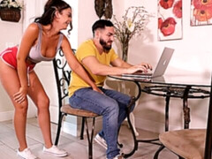 Gros cul, Brunette brune, Domination, Fétiche, Lingerie, Mère que j'aimerais baiser, Jarretelles, Dénudage