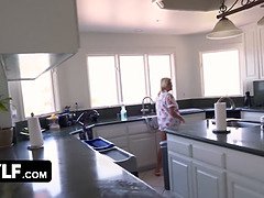 デカ尻, ブロンド, フェラチオ, イく瞬間, 手コキする, Hd, 淫乱熟女, 義母