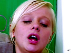 Tchèque, Défloration, Faciale, Film complet, Grandpère, Hard, Bite énorme, Plan cul à trois