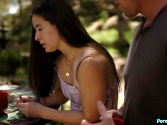 Sucer une bite, Brunette brune, Couple, Hd, De plein air, Chatte, Rasée, Nénés