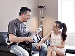 Sucer une bite, Embrassement, String