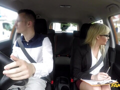 Amateur, Mamada, Coche, Engañando, Al aire libre, Tetas