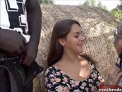 彼女, 自家製, 三人