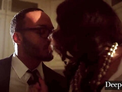 Couple, Interracial, Lingerie, Actrice du porno, Chatte, Chevaucher, Rasée, Plan cul à trois