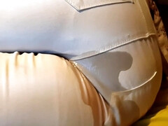 Enthousiasteling, Blond, Brits, Hd, Masturbatie, Slipje, Pissen, Nat