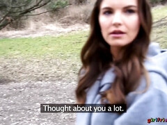 Braunhaarige, Tschechisch, Fingern, Lesbisch, Lecken, Pov, Öffentlich, Muschi