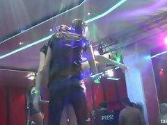 衣服着たままセックス, ダンス, 異人種間, レズビアン, パーティ, ポルノスター, スインガー, 濡れ
