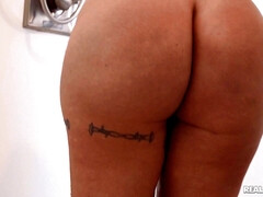 Ванна, Брюнетки, Грудастые, Колледж, Лесбиянка, Милф, Тощие, Втроем