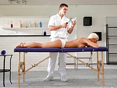 Grosser arsch, Grosser schwanz, Grosse titten, Blondine, Blasen, Hundestellung, Milf, Titten