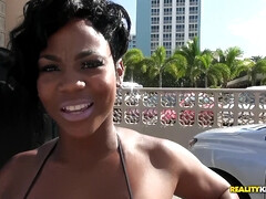 Americano, Culo, Tetas grandes, Mamada, Morena, Corridas faciales, Lamidas, Tatuaje