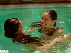 Mamada, Estilo perrito, Ffm, Pajear, Piscina, Flaco, Adolescente, Trio